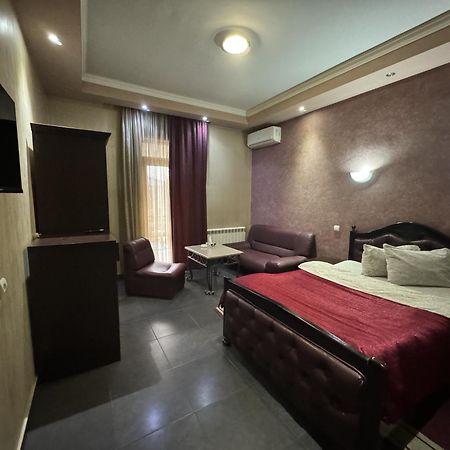 White House Hotel Erévan Extérieur photo